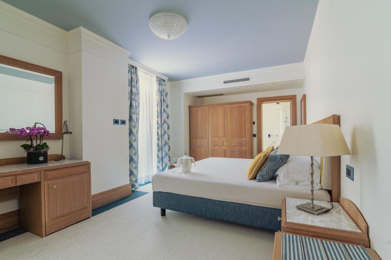 Casa Bianca Al Mare Hotel ลิโดดิเยโซโล ภายนอก รูปภาพ