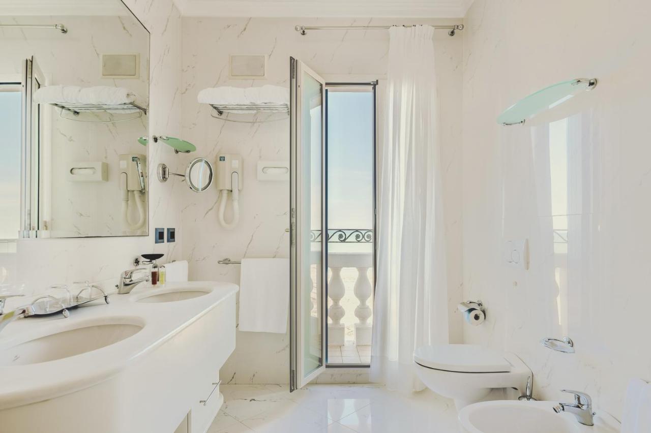 Casa Bianca Al Mare Hotel ลิโดดิเยโซโล ภายนอก รูปภาพ