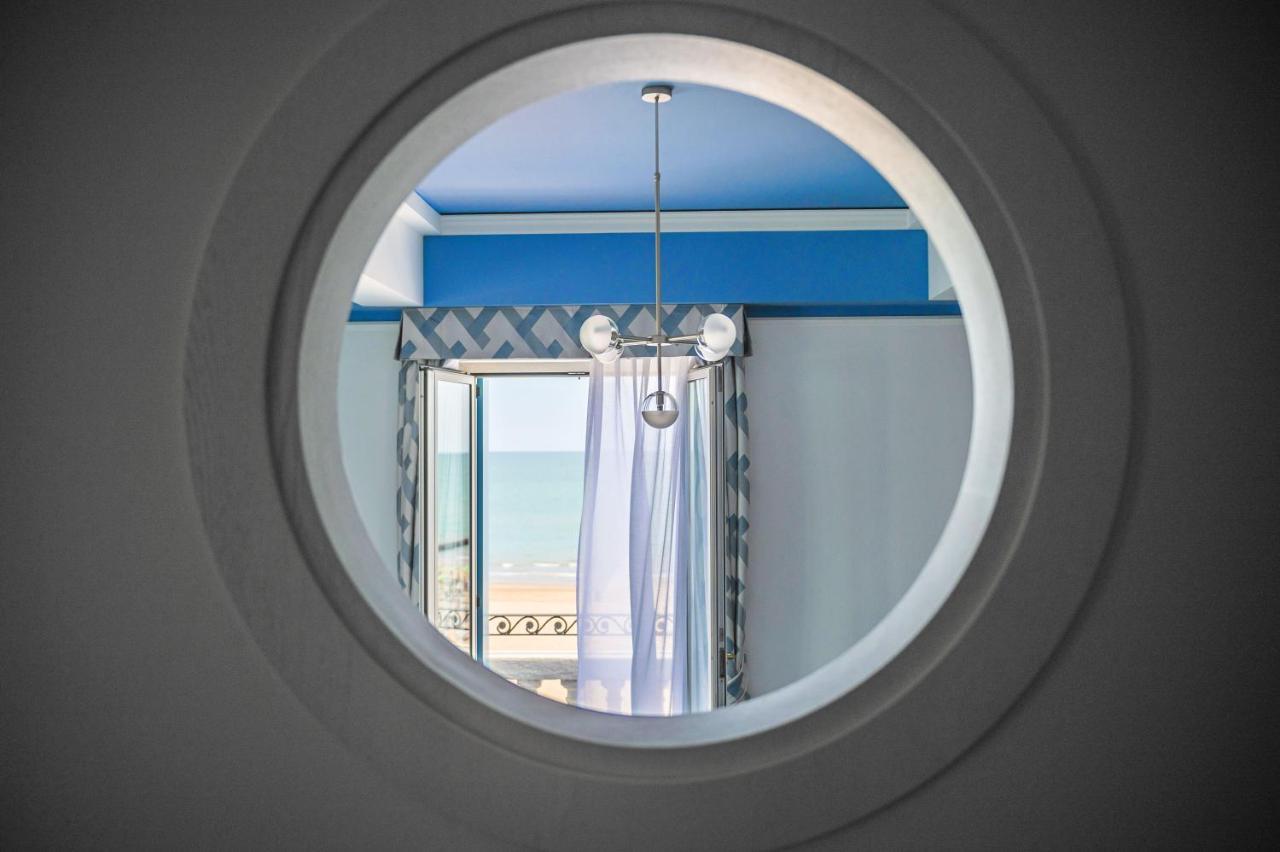 Casa Bianca Al Mare Hotel ลิโดดิเยโซโล ภายนอก รูปภาพ