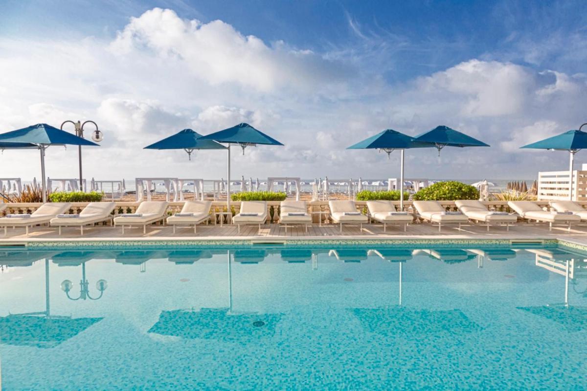 Casa Bianca Al Mare Hotel ลิโดดิเยโซโล ภายนอก รูปภาพ