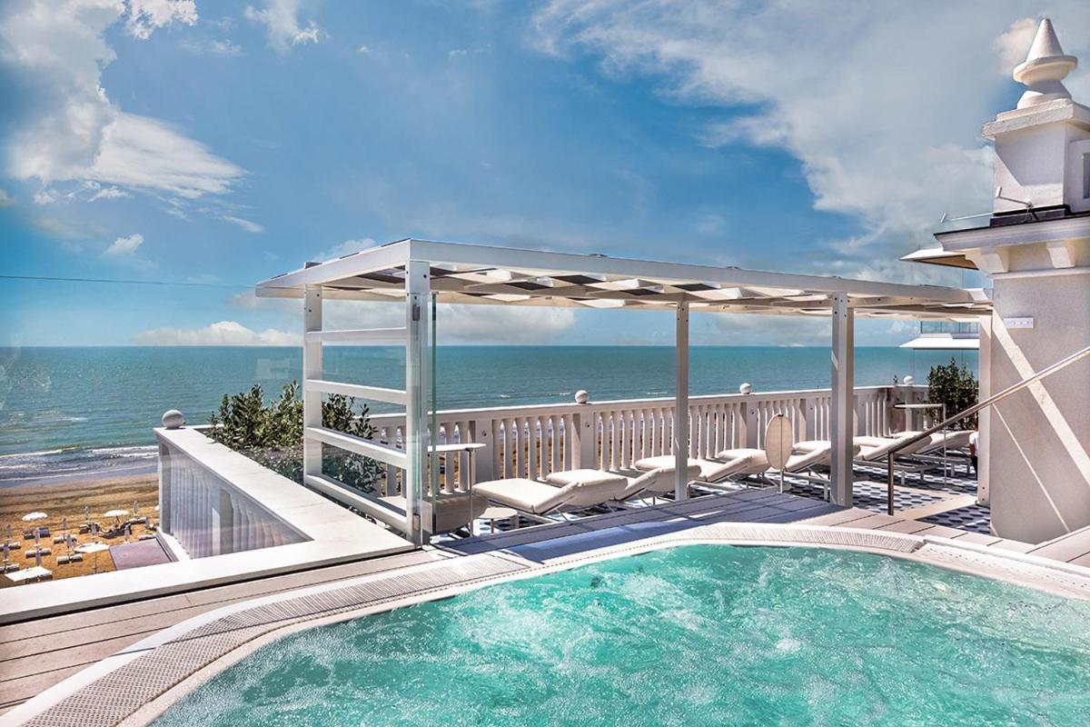 Casa Bianca Al Mare Hotel ลิโดดิเยโซโล ภายนอก รูปภาพ