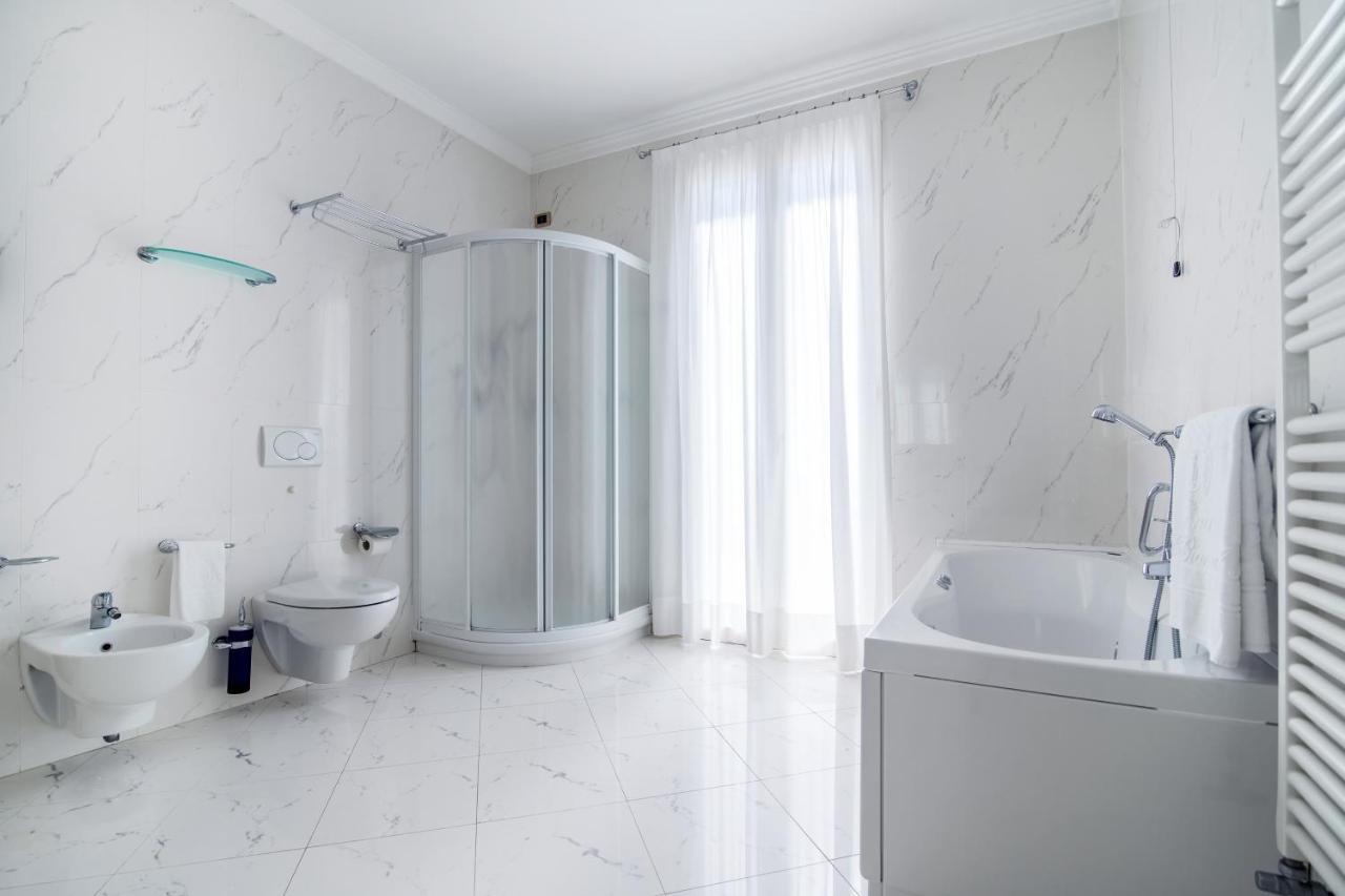 Casa Bianca Al Mare Hotel ลิโดดิเยโซโล ภายนอก รูปภาพ